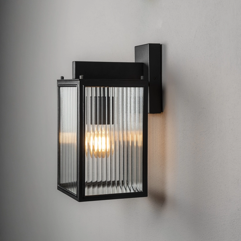 Wandlampe Carpi Schwarz mit geripptem Glas KonstSmide 7318300030485