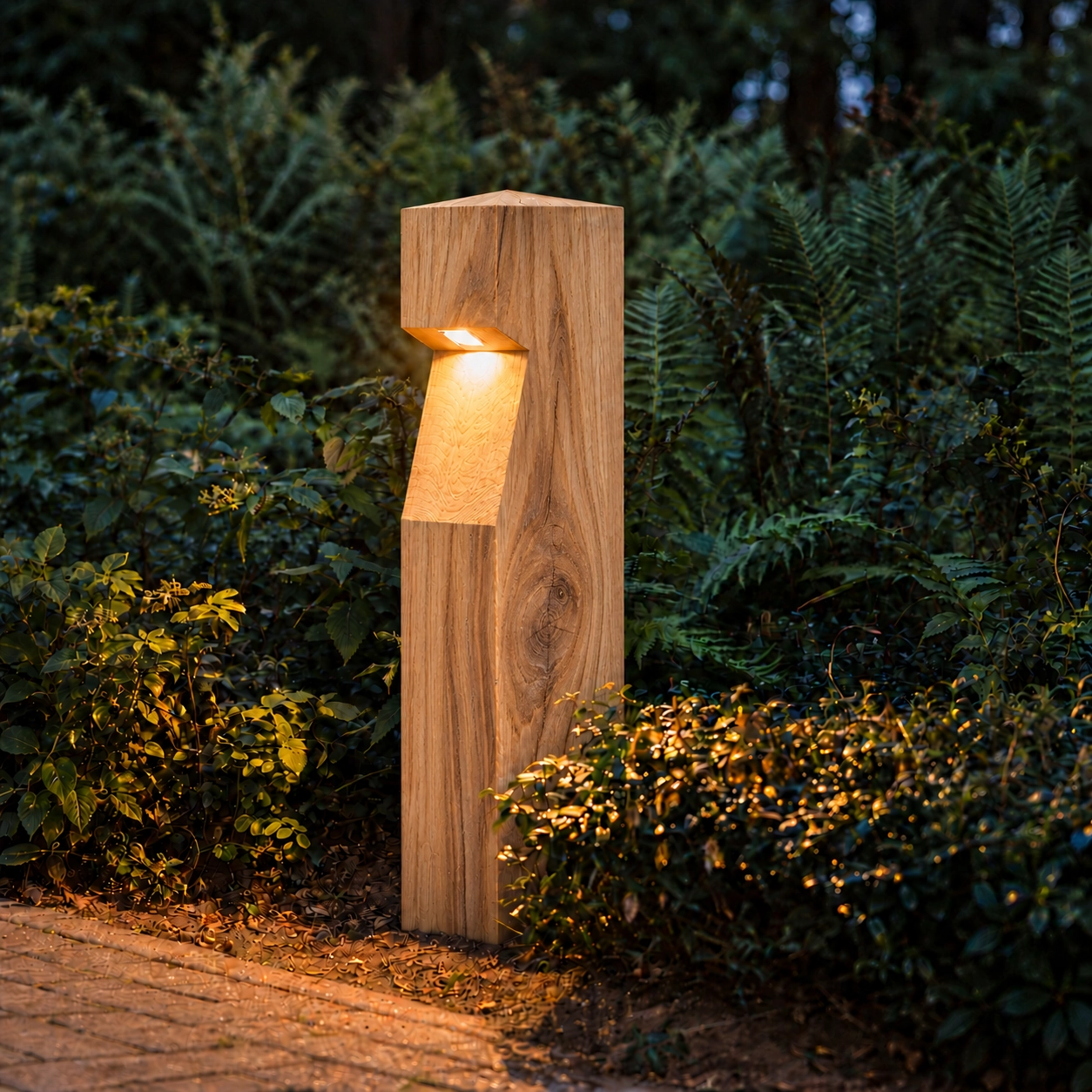 Holzwegbeleuchtung Eye 150 Rustikale Kastanie – 15x15x90 – 2700K