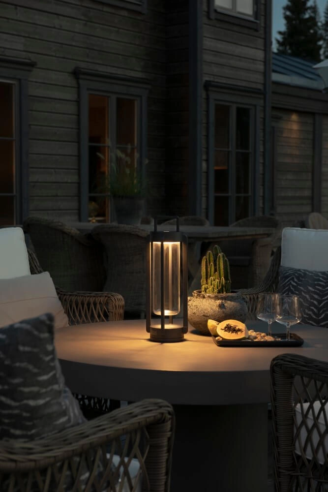 Schwarze Tischlampe Otranto wiederaufladbar KonstSmide 7318307823752