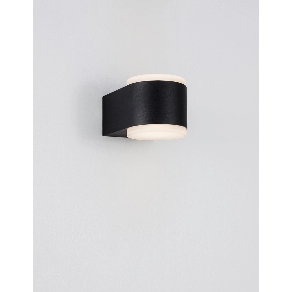 Schlanke Wandleuchte Nus Schwarzes Doppelzimmer Lyora 5212017425959