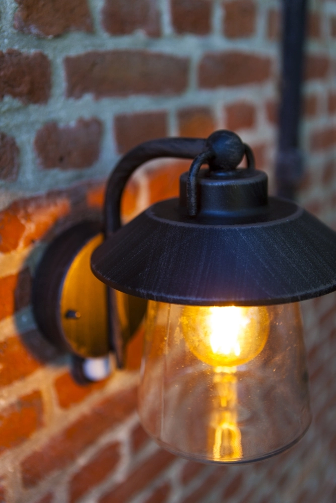 Klassische Wandlampe Cate PIR mit Sensor Lutec 6939412017051