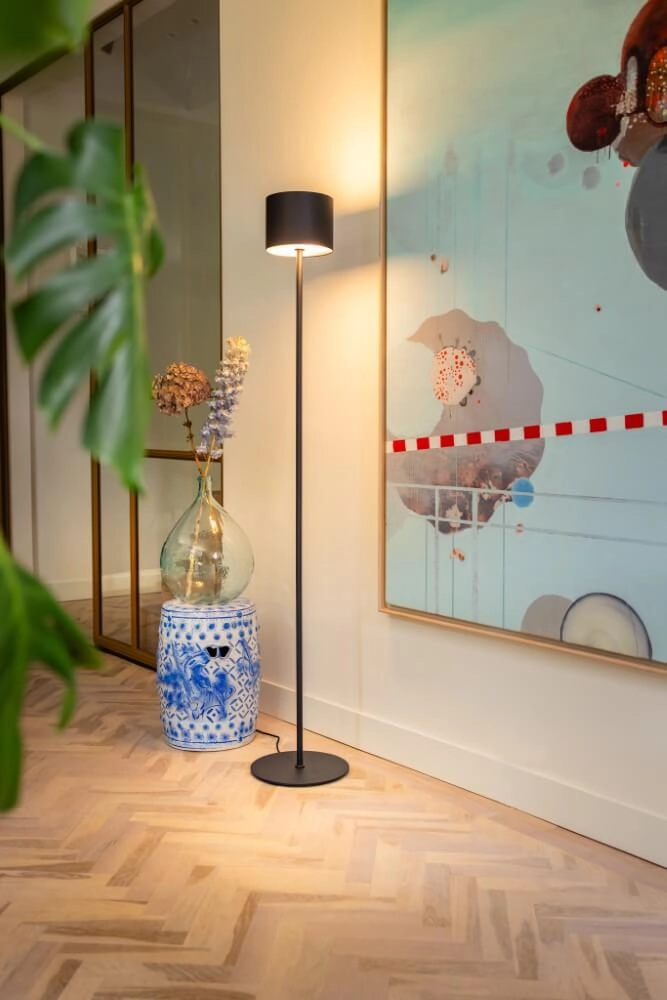 Coole Stehlampe Maverick Schwarz ETH 8720195306016