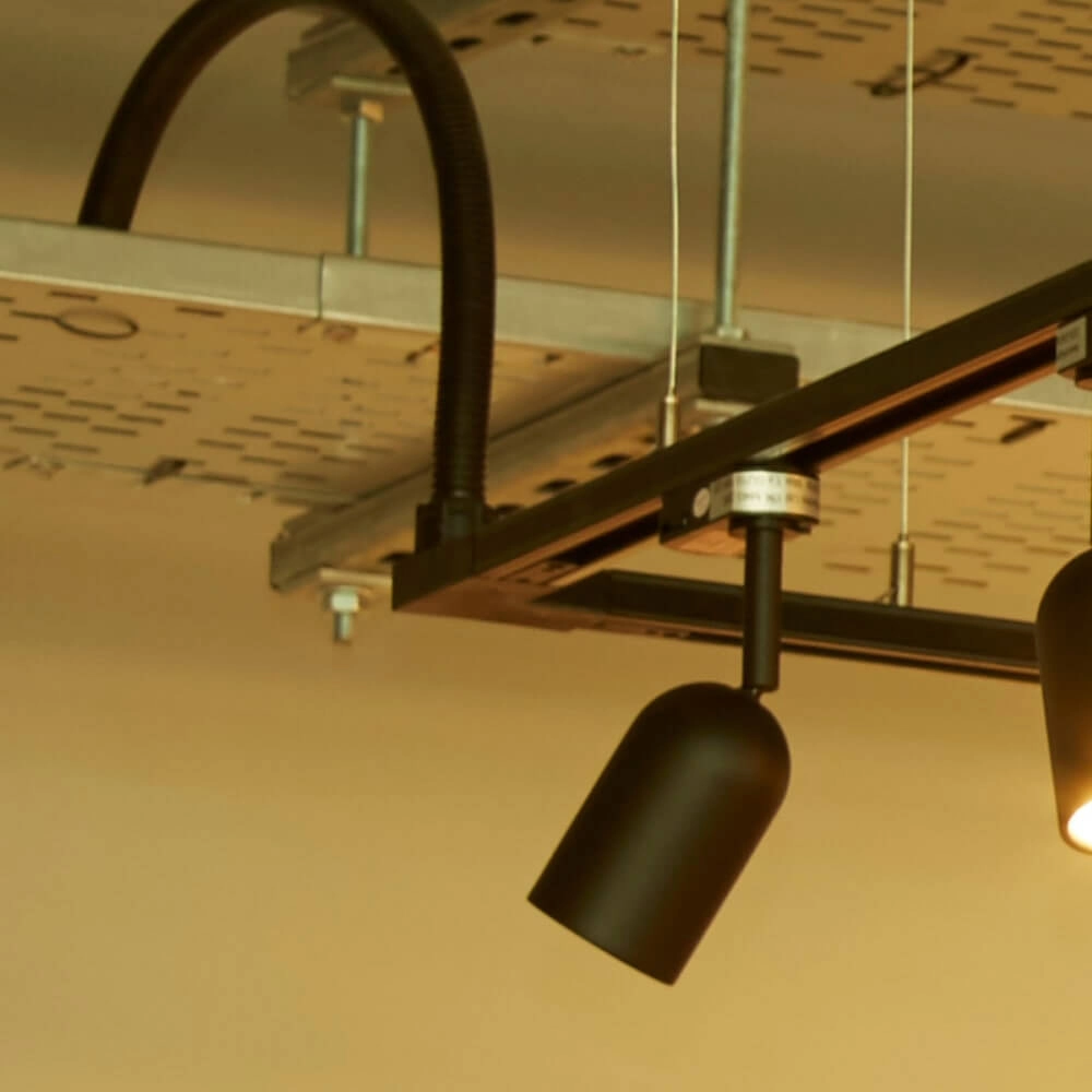 L-Stecker TraQ Weiß Lyora