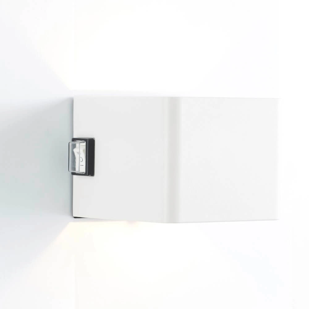 Weißer Aufbaustrahler Iseo wiederaufladbar Brilliant 4004353435591