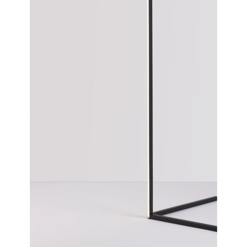 Stehlampe V-Line schwarz Lyora 5212017433404