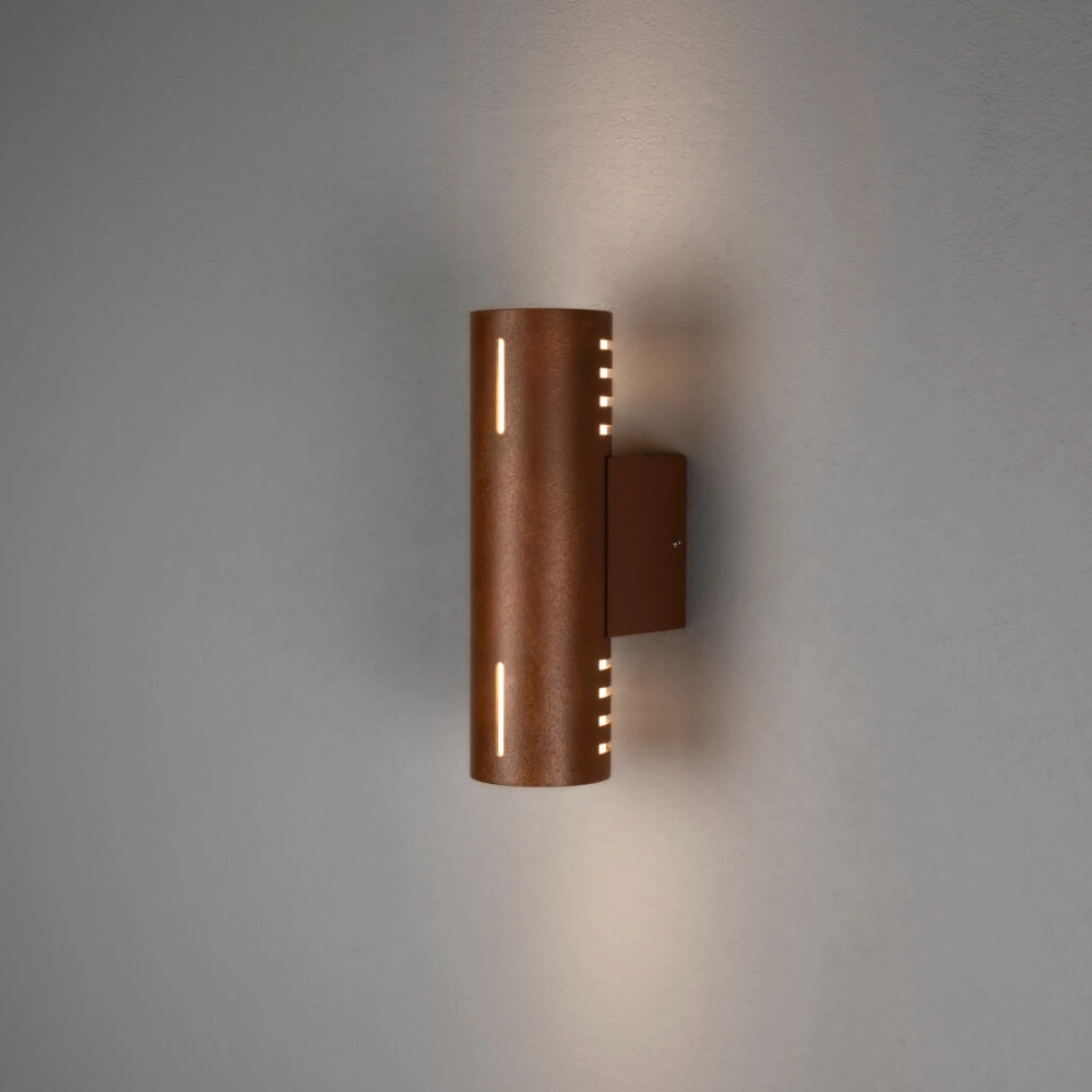 Design-Wandleuchte Cuneo Rostbraun mit weißem Glas