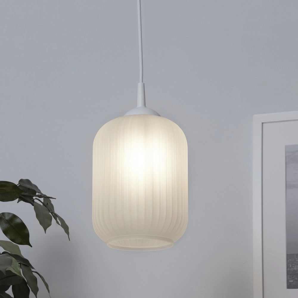 Pendelleuchte Pearl schwarz mit weißem Glas Searchlight 5053423306582