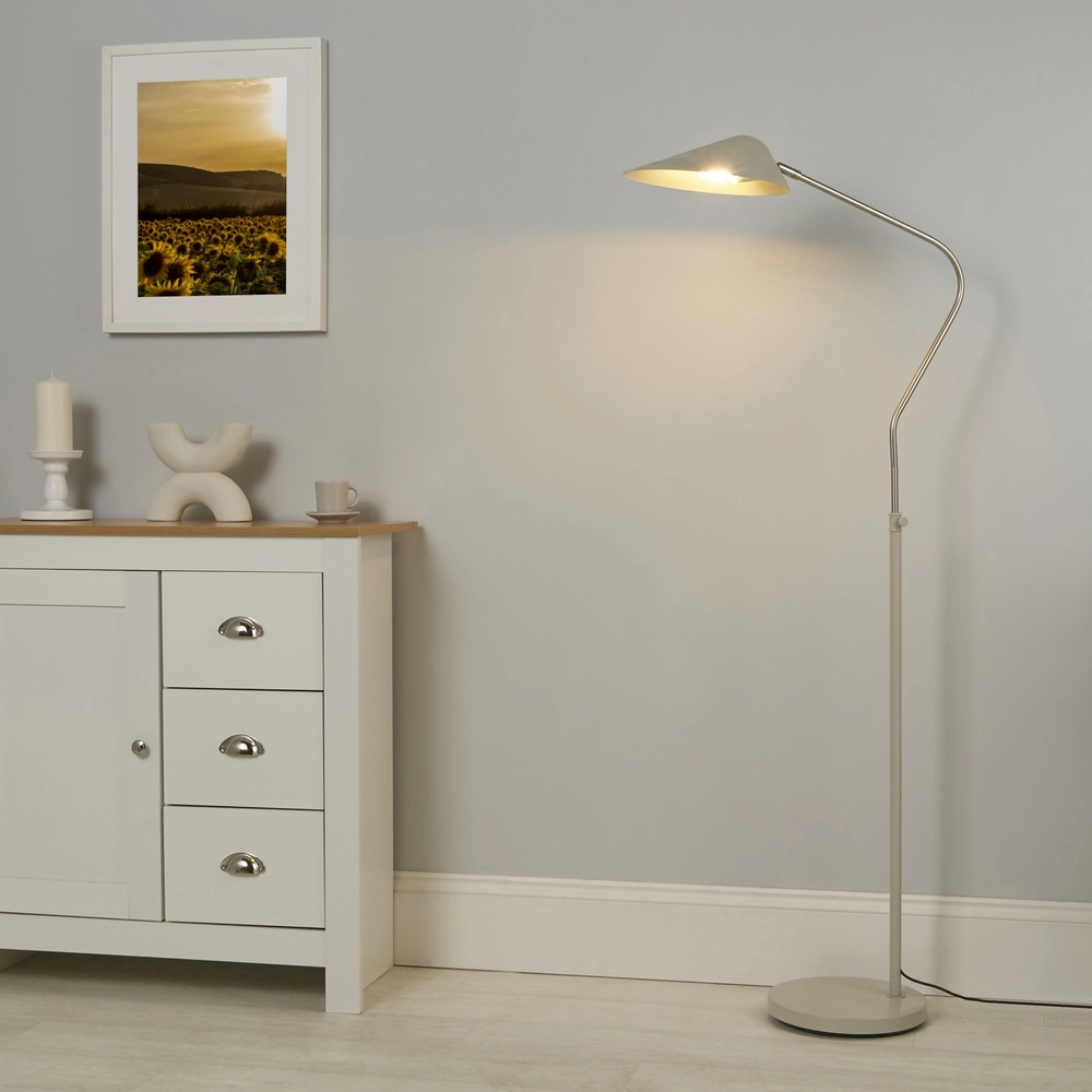 Stehlampe Swan Chrom mit Weiß Searchlight 5053423310589