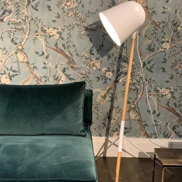Schlanke Stehlampe Sensa Stativ weiß mit Holz Artdelight 8719831732869