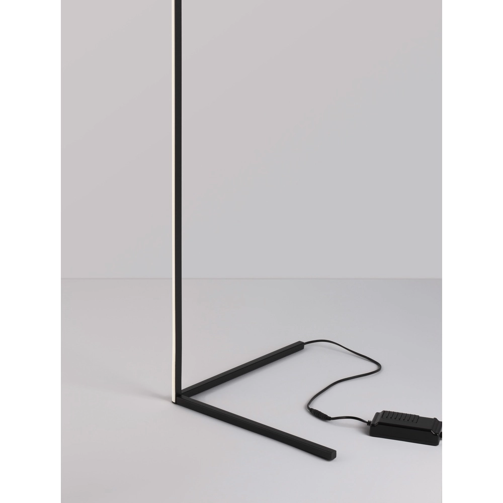 Stehlampe V-Line schwarz Lyora 5212017433404