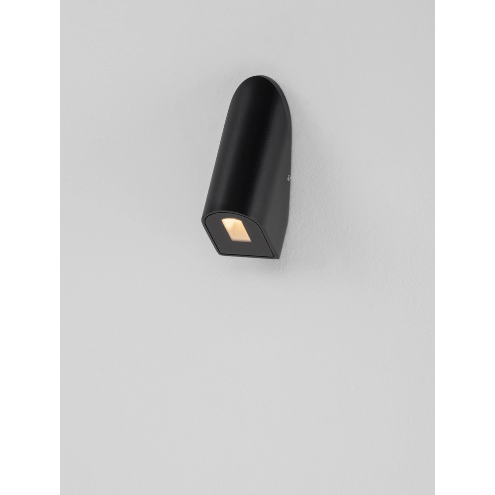 Schlanke Wandleuchte Soren schwarz Lyora 5212017481610