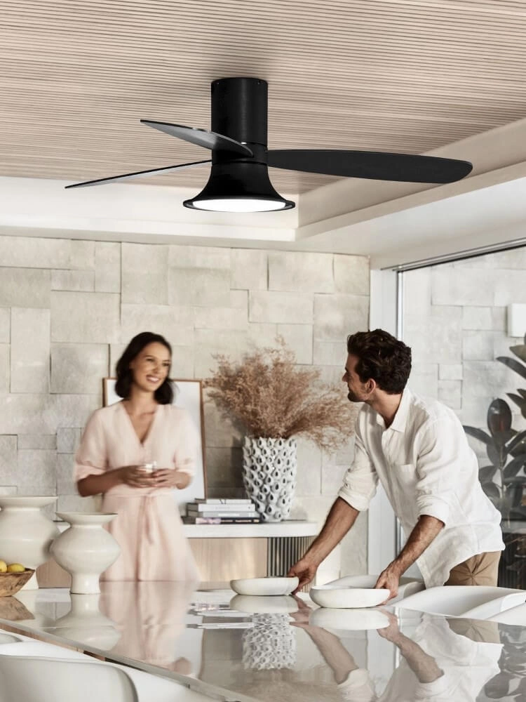 Schwarzer Ventilator mit Lampe Flusso Ø 132cm Beacon 9333509151784