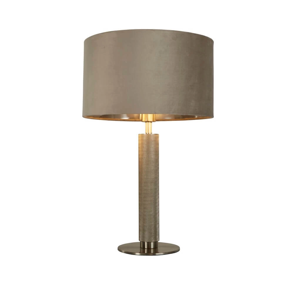 Goldene Tischlampe London mit cremefarbenem Farbton Searchlight 5053423248424