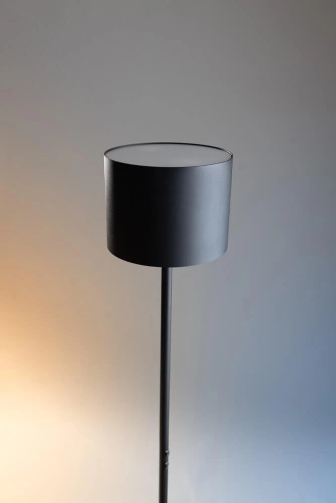 Coole Stehlampe Maverick Schwarz ETH 8720195306016